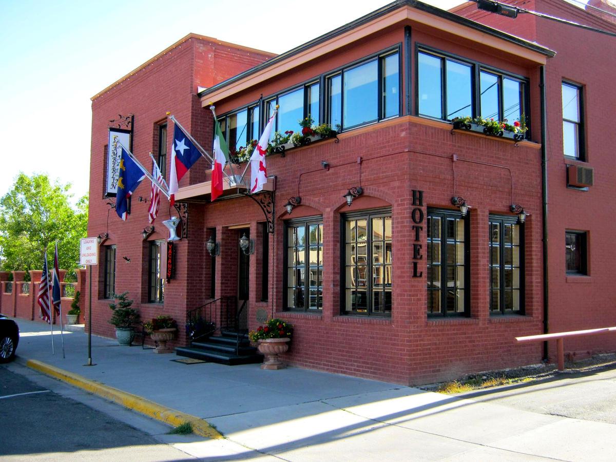 Chamberlin Inn Cody Exterior photo
